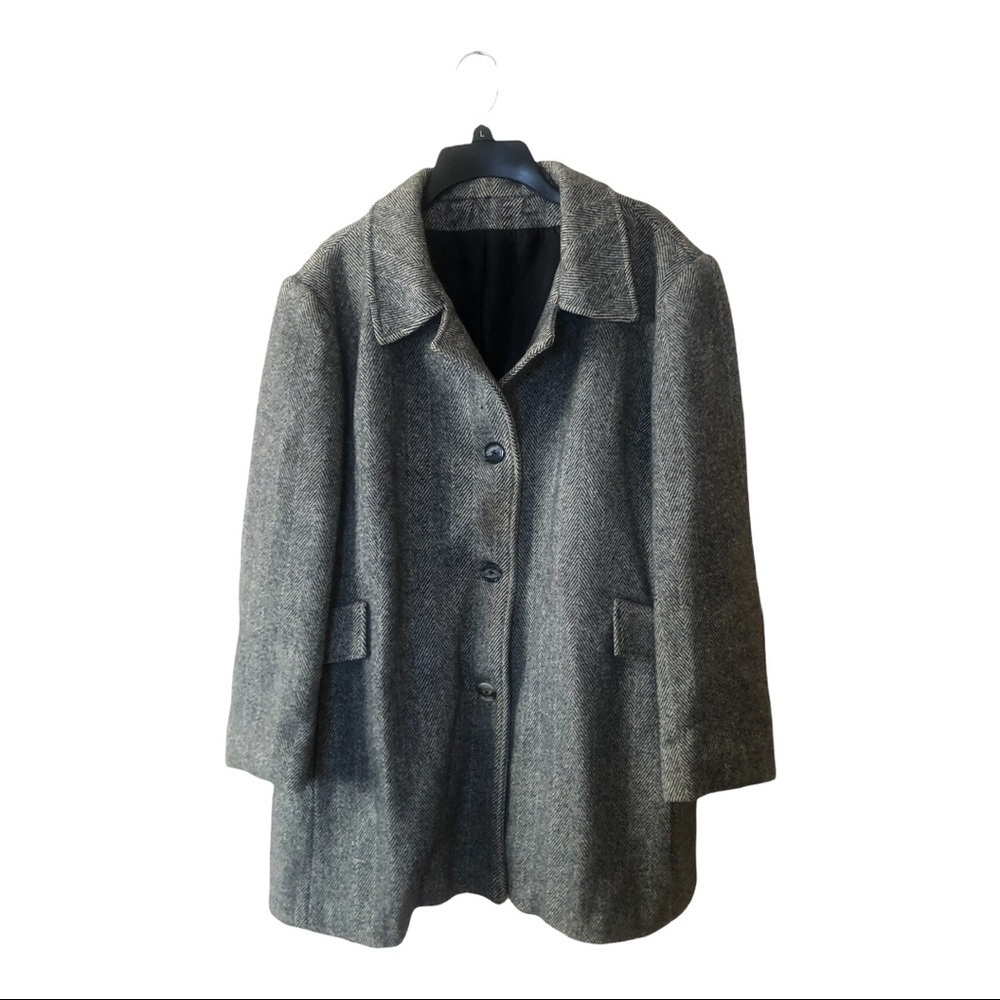 - Women’s Wool Blend Coat Size L in Excellent Used Condition